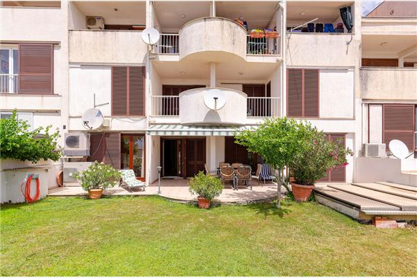 Apartment A2, for 6 persons