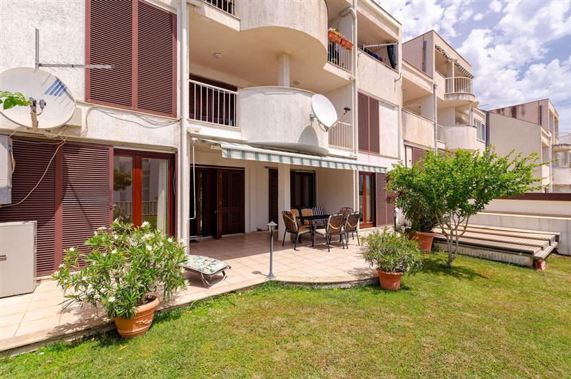 Apartment A2, for 6 persons