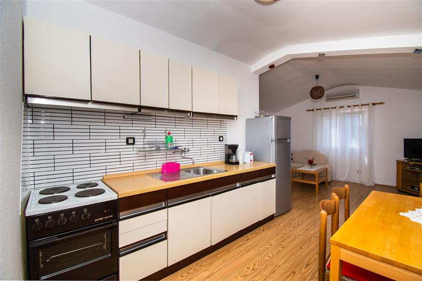 Apartment A5, for 5 persons