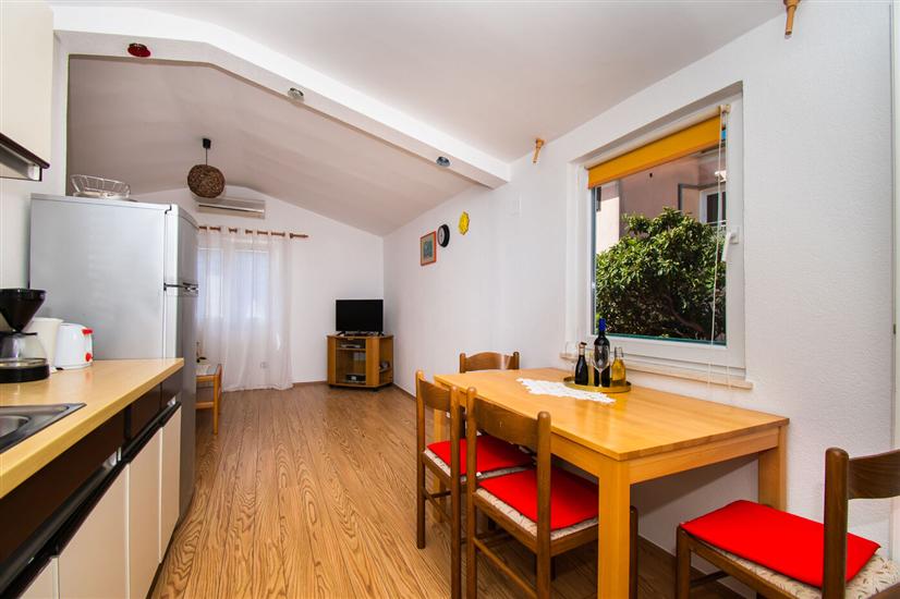 Apartment A5, for 5 persons