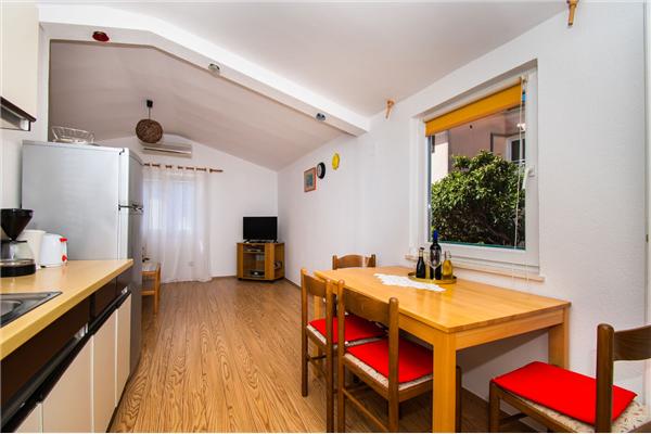 Apartment A5, for 5 persons