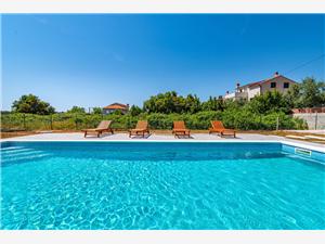 Apartments Nikola Nin, Size 42.00 m2, Accommodation with pool, Airline distance to town centre 450 m