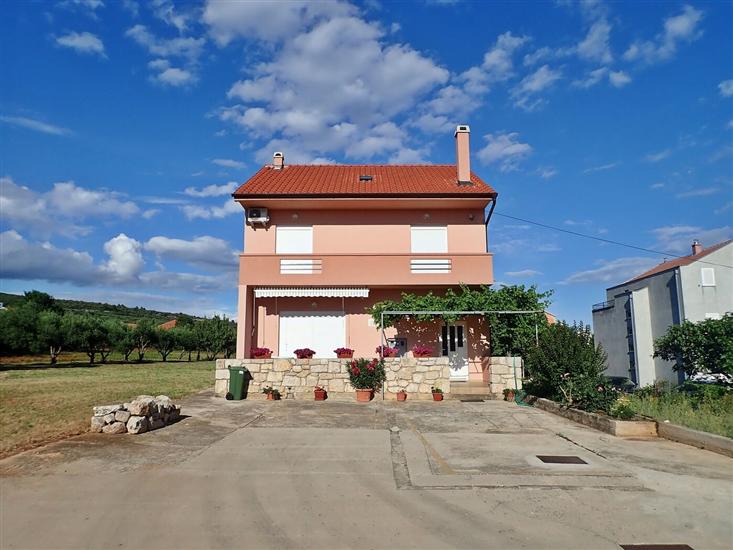 Apartmaj Rada -near sandy beach