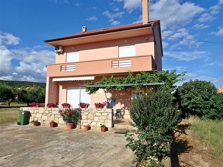 Apartmaj Rada -near sandy beach