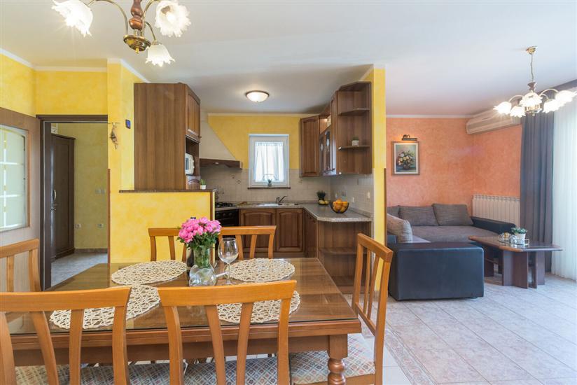 Apartment A1, for 5 persons