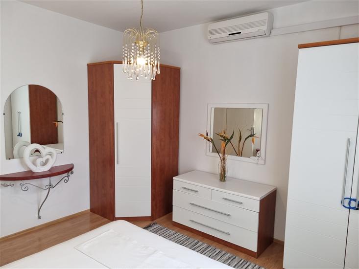 Apartment A1, for 5 persons