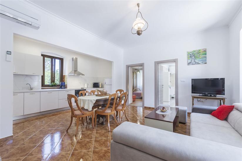 House K1, for 12 persons