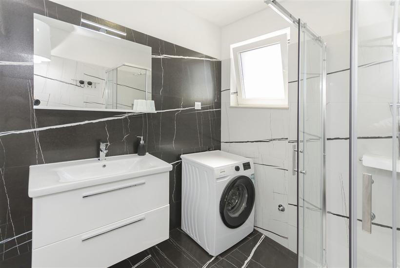 Hiša K1, na 8 osebe