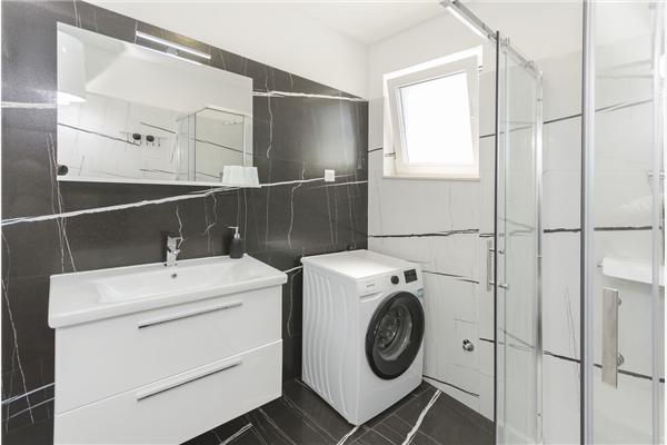 Hiša K1, na 8 osebe