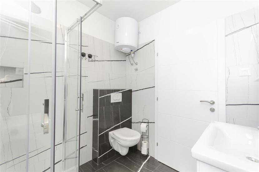 Hiša K1, na 8 osebe