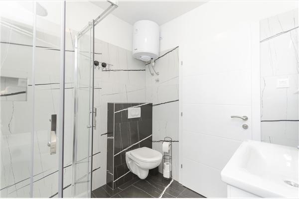 Hiša K1, na 8 osebe