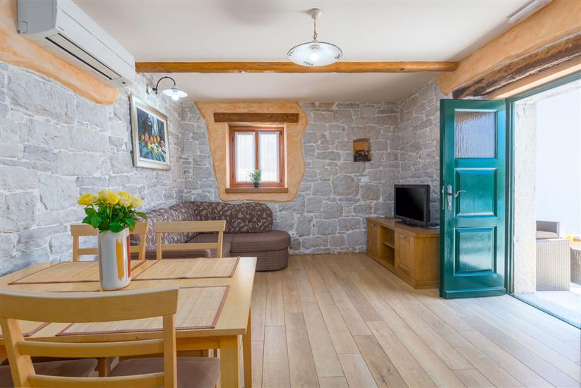 House K1, for 12 persons