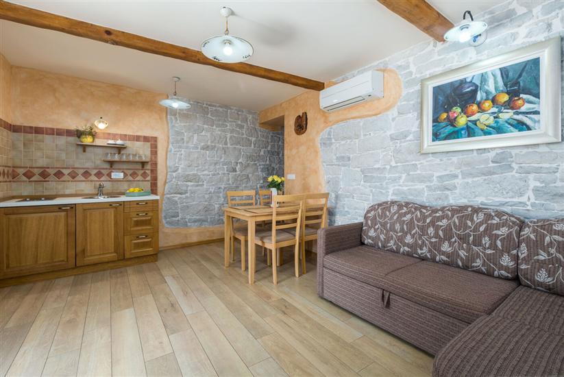 House K1, for 12 persons