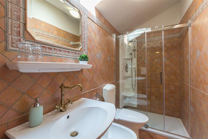 House K1, for 12 persons