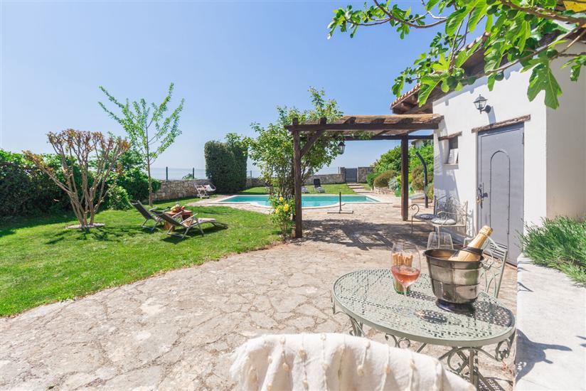 Villa Orah s pogledom na more i istarski krajolik