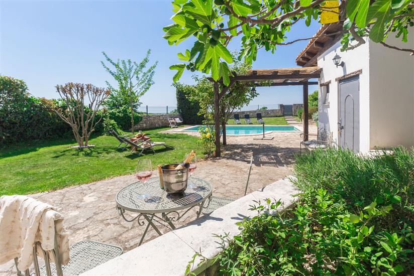 Villa Orah s pogledom na more i istarski krajolik