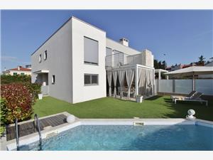 Vila Pura Vida Savudrija, Kvadratura 140,00 m2, Smještaj s bazenom, Zračna udaljenost od centra mjesta 50 m