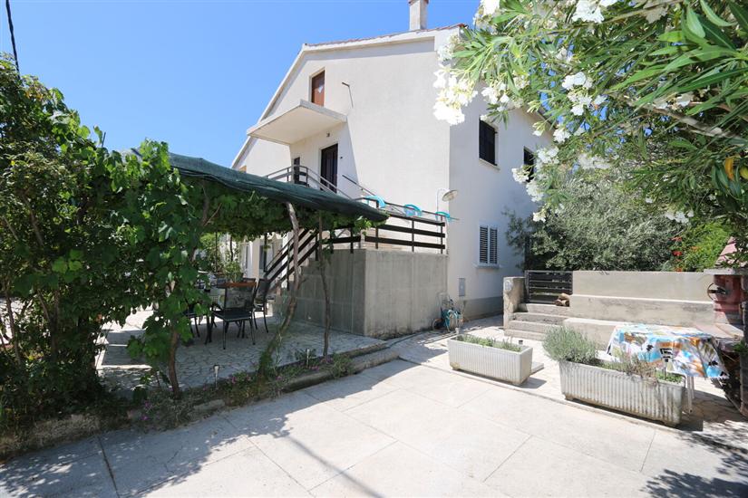 Apartment A1, for 5 persons