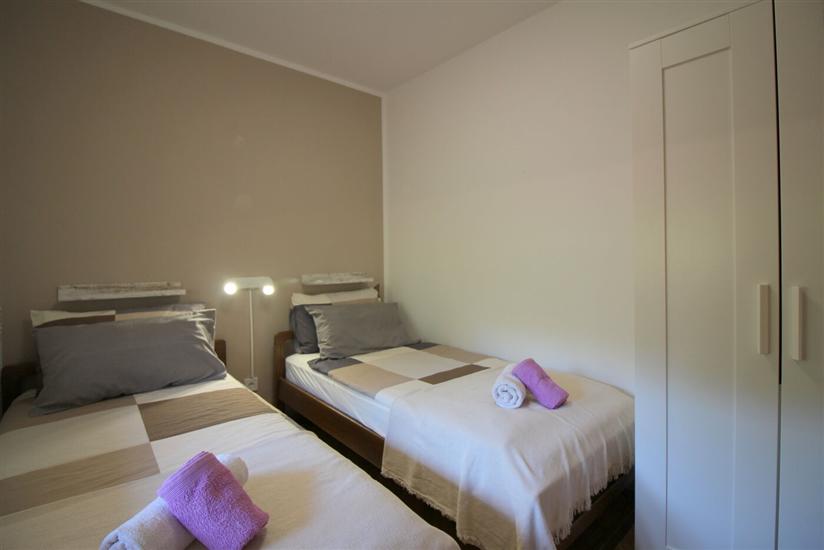 Apartment A1, for 5 persons