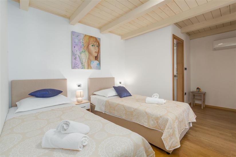 House K1, for 8 persons