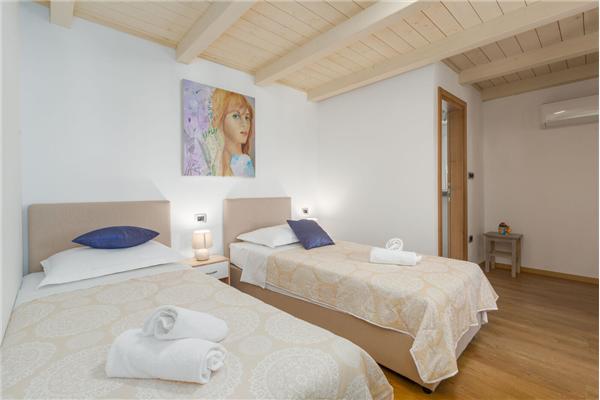 House K1, for 8 persons