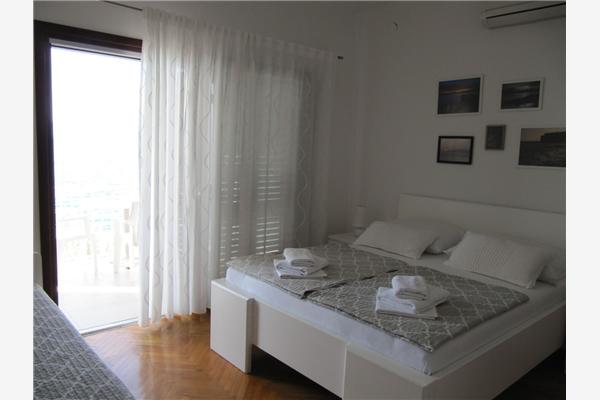 Room S3, for 3 persons