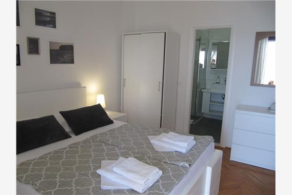 Room S3, for 3 persons
