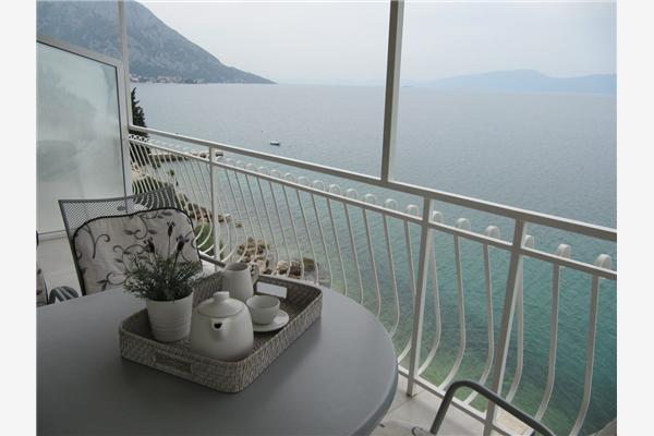 Room S3, for 3 persons