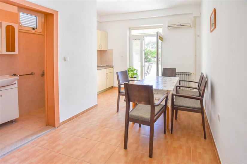 Apartment A2, for 5 persons