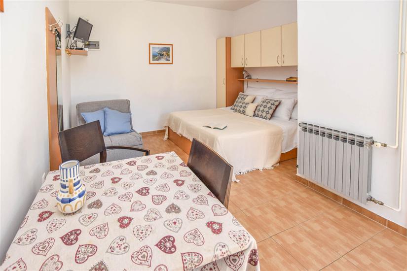 Apartment A4, for 3 persons