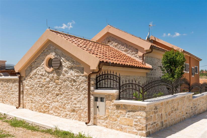 Villa Stone