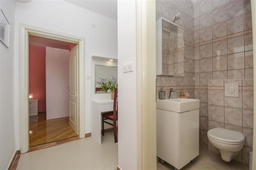 Apartment A5, for 6 persons