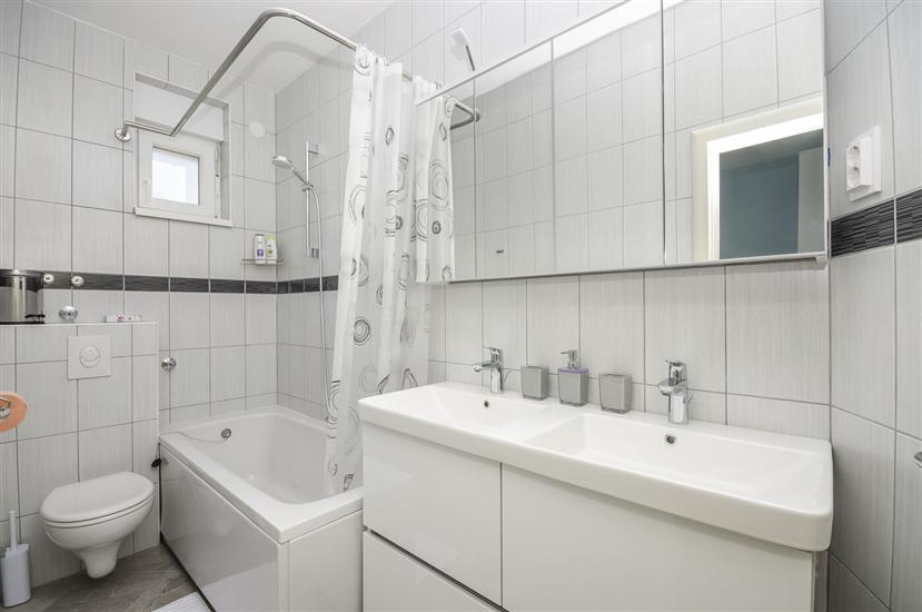 Apartment A5, for 6 persons