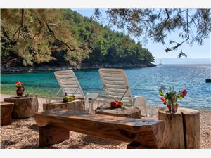 Apartments Robinzon Nikola Bogomolje, Remote cottage, Size 43.00 m2, Airline distance to the sea 10 m