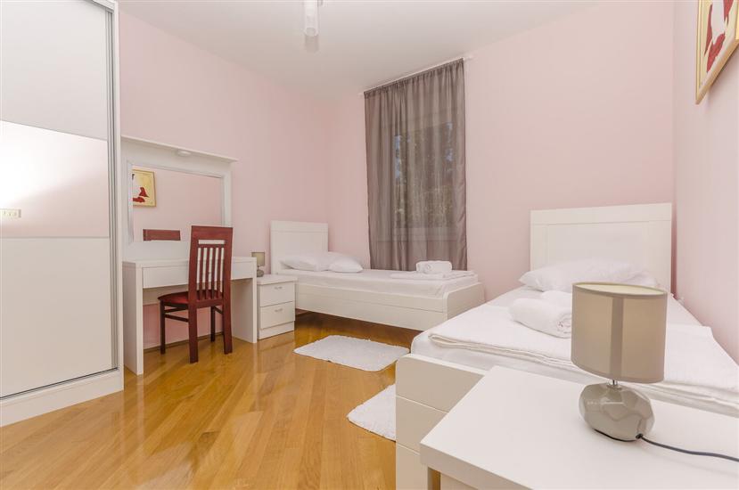 Apartment A2, for 6 persons