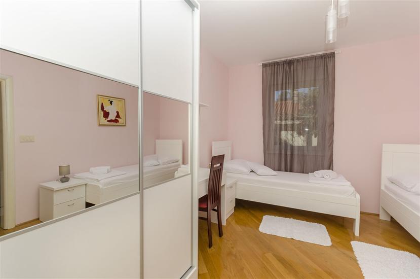 Apartment A2, for 6 persons