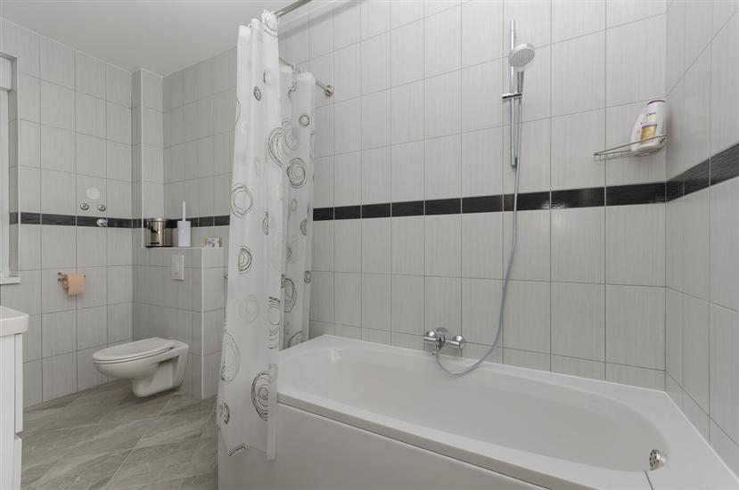 Apartment A2, for 6 persons