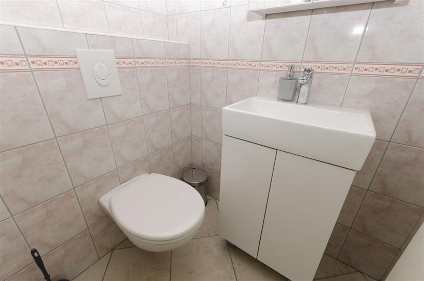 Apartment A2, for 6 persons