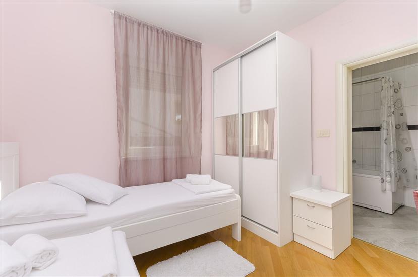 Apartment A1, for 6 persons