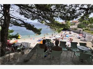 Apartment Middle Dalmatian islands,BookmoreFrom 111 €