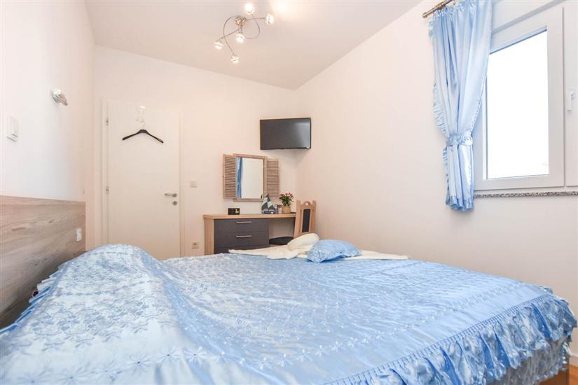 Apartment A1, for 5 persons