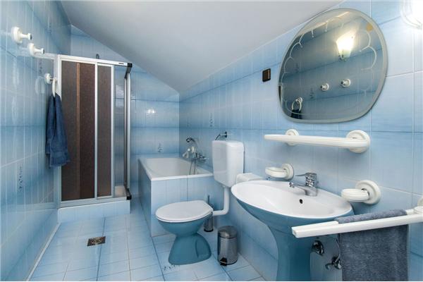 Room S1, for 2 persons