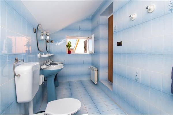 Room S1, for 2 persons