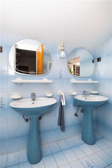 Room S1, for 2 persons