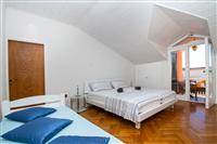 Room S1, for 2 persons