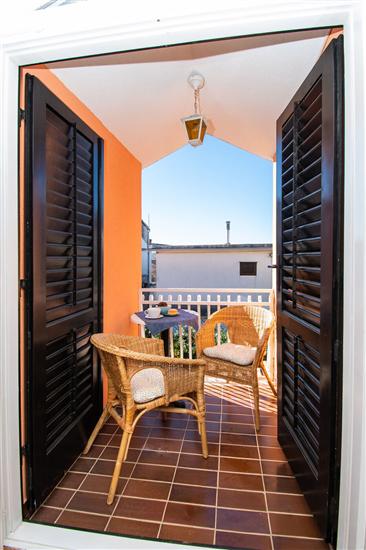 Room S1, for 2 persons