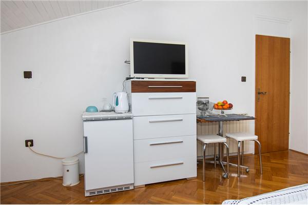 Room S1, for 2 persons