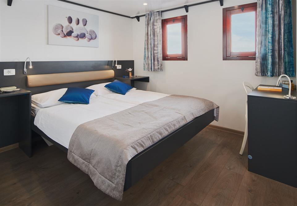 Lupus-Mare-cruise-ship-bedroom