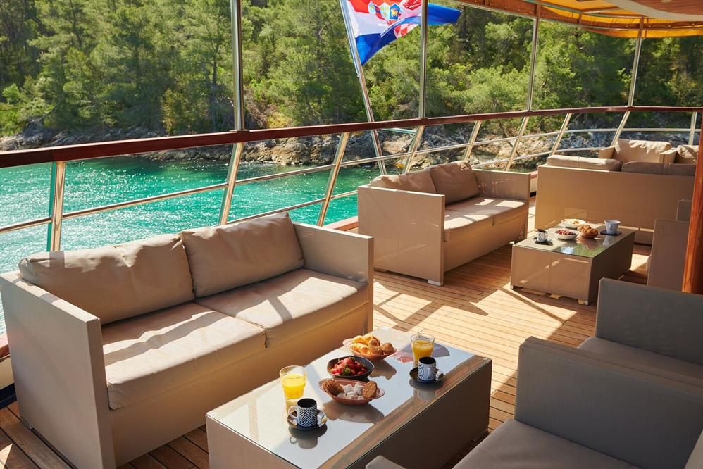 Lupus-Mare-cruise-ship