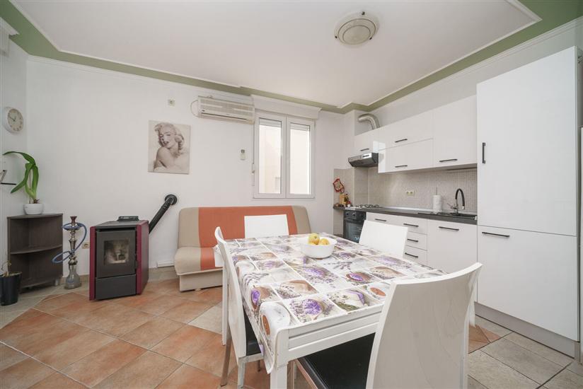 Apartment A1, for 5 persons